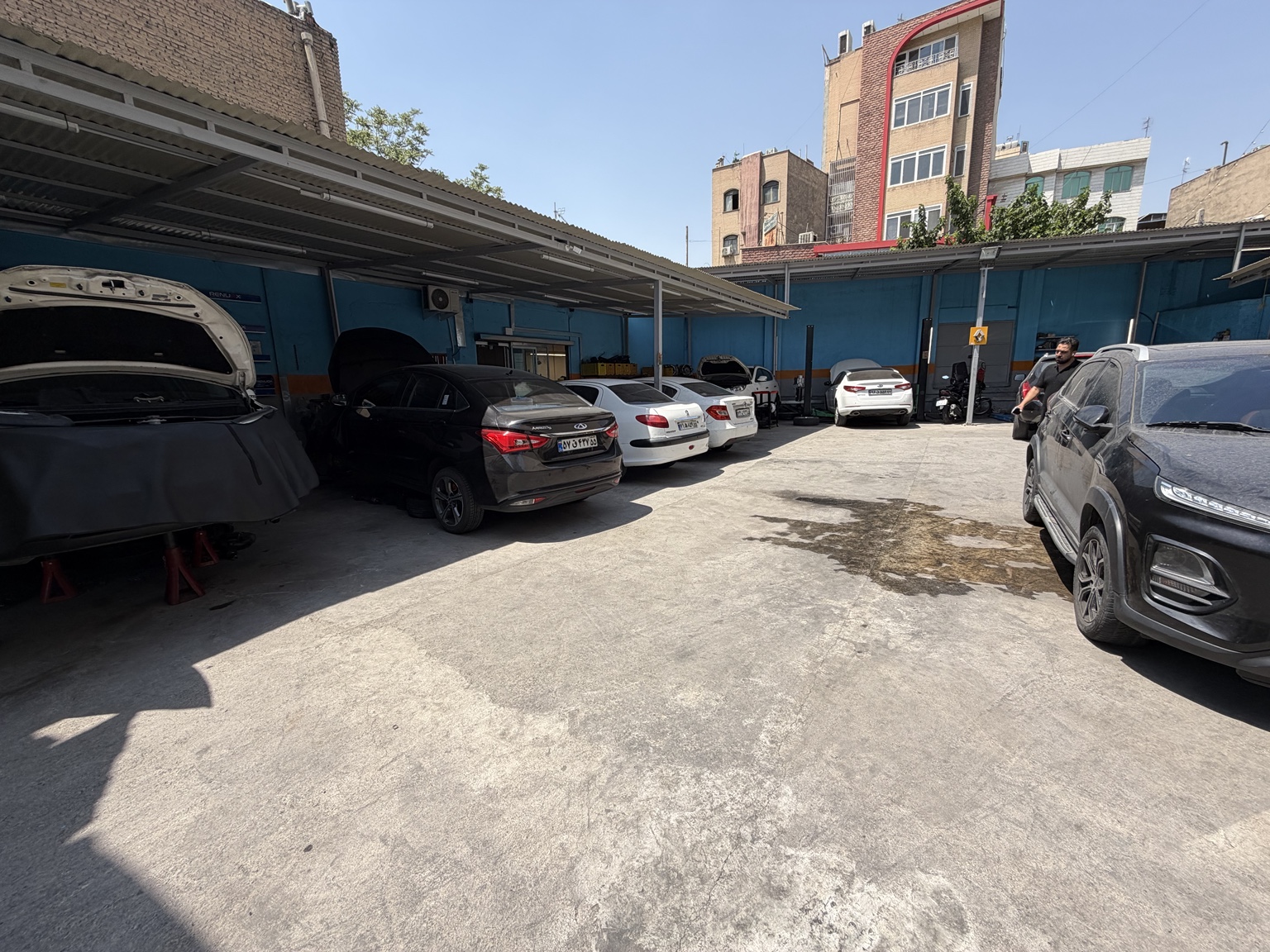محوطه تعمیرگاه گیربکس آپ در ستارخان تهران